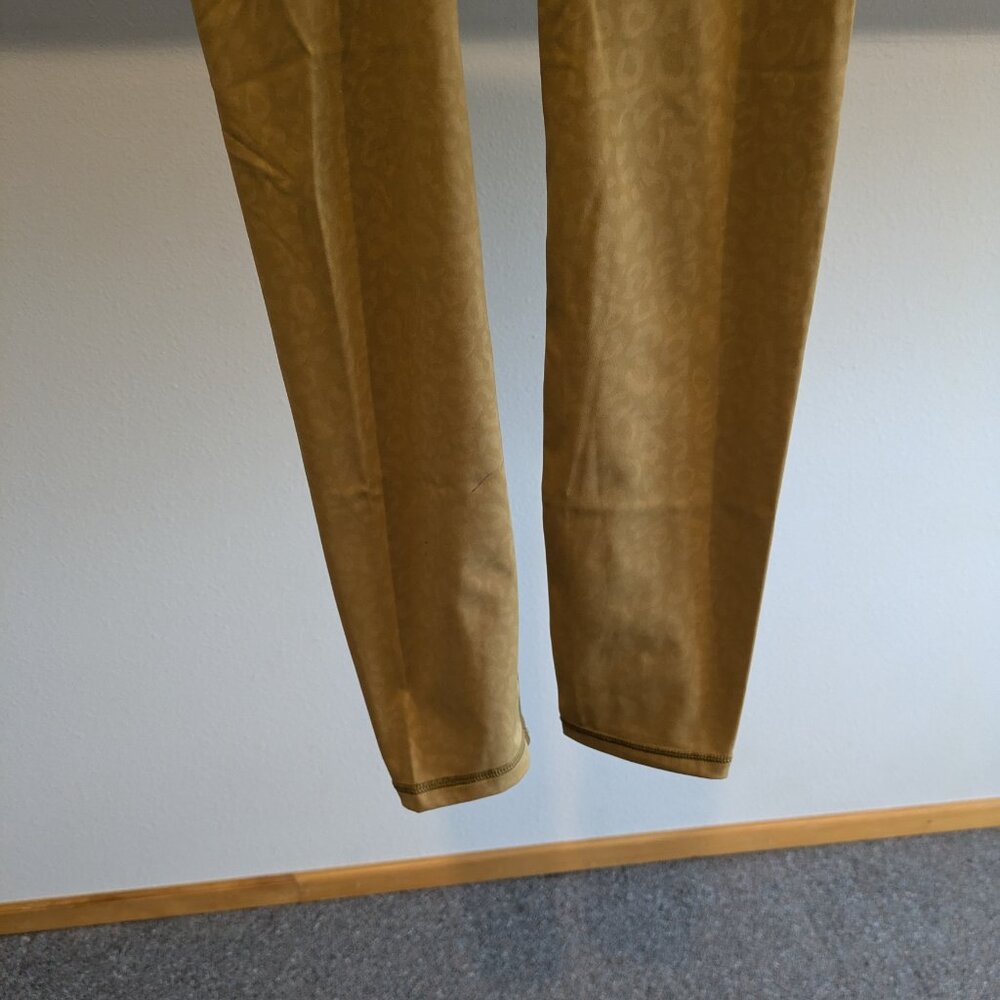 Popflex Active Tone Cross-Front Legging in Golden Cheetah size Medium - Picture 3 of 13